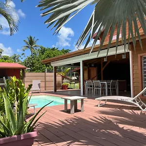 https://villa-neuve-de-standing-en-bois-avec-piscine-sainte-anne.comcaribbean.com